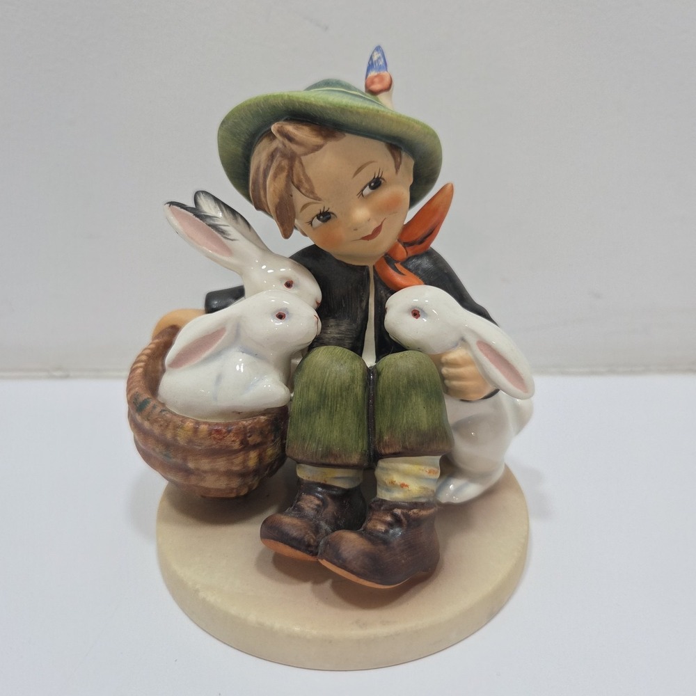GOEBEL HUMMEL FIGURINE - PLAYMATES #58/1